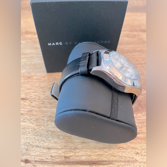 Marc by Marc Jacobs Watch with Black Leather Strap NWT - Picture 5 of 9